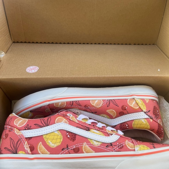 Vans - Picture 3 of 4